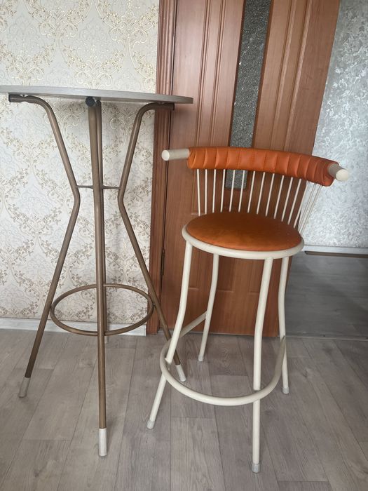 Барный стул и барный стол