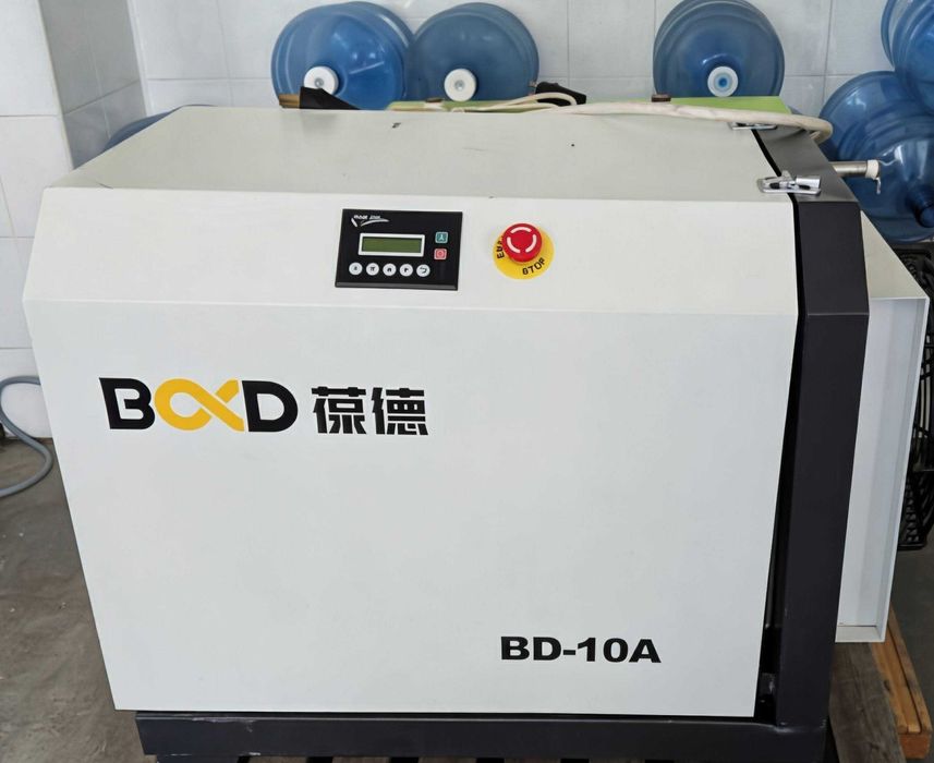 Винтов компресор 7.5kW, 1.2 m³/min, 7.8 atm + Изсушител + 600л въздушен ресивър