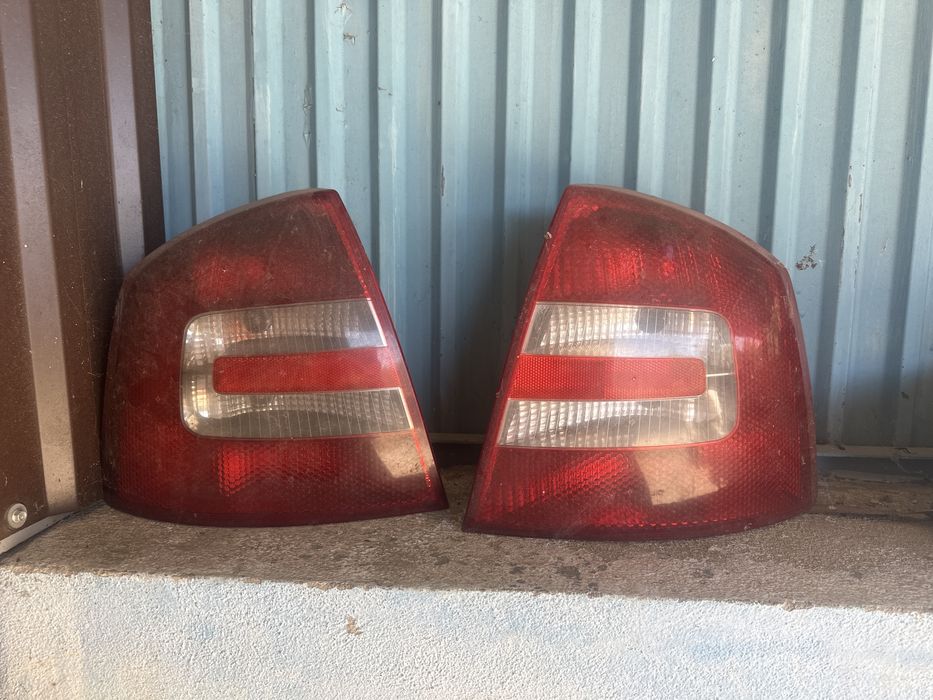 Usa Skoda Octavia 2 haion albastru VRS  dreapta spate