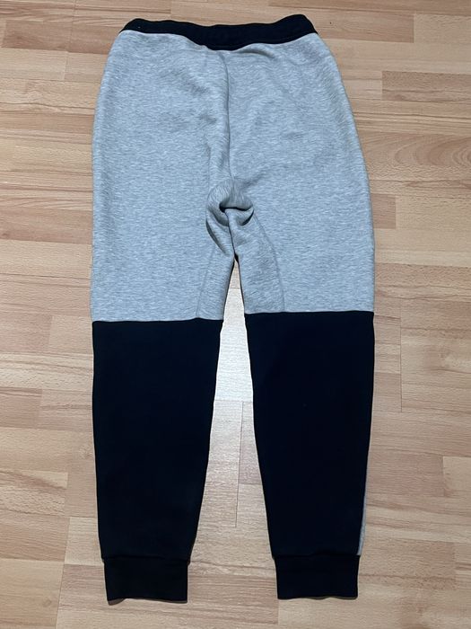 Pantaloni Nike Tech