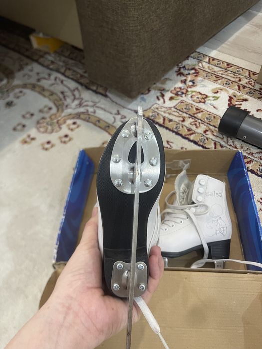 Продам коньки фигурные