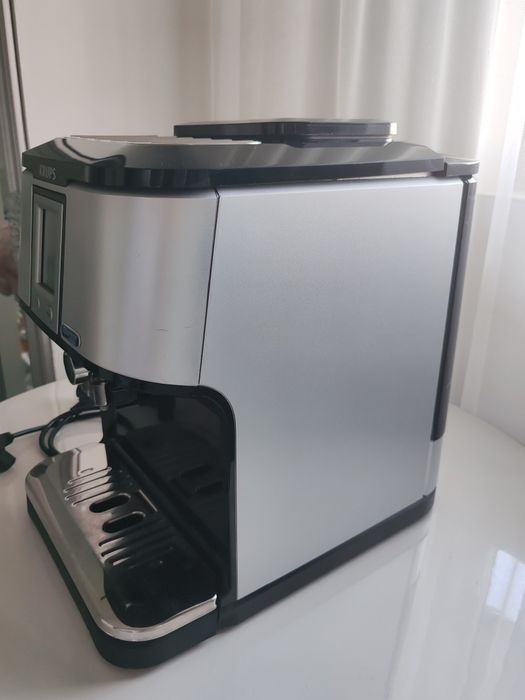 Espressor automat Krups Quattro Force EA880E - Funcționează perfect