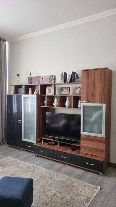 Продаётся стенка с подставкой для телевизора