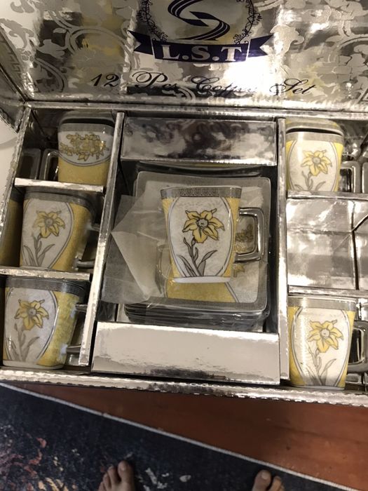 Продается кофейный ( чайный) сервис на 6 персон . Пр Чехия. 24 карат з