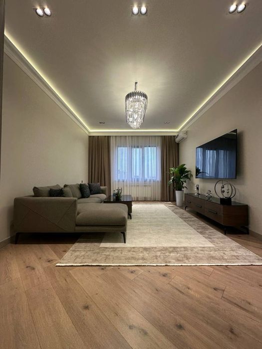 4/7/10 Мухташам метро Минор, Финансовый институ