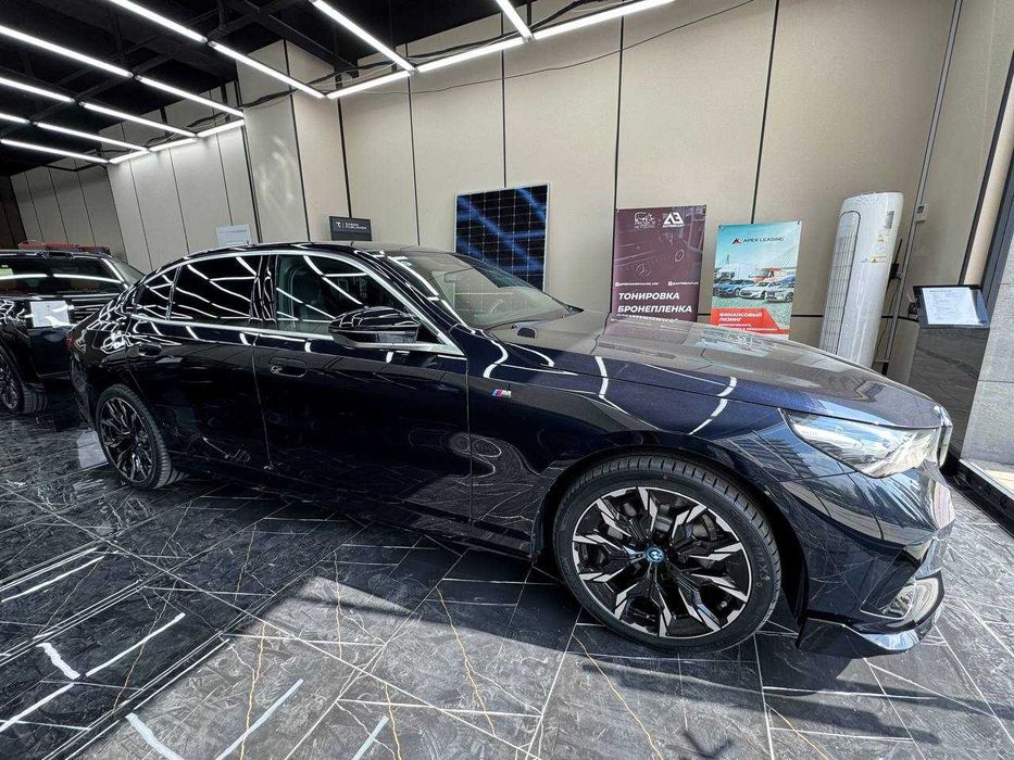 BMW i5 50L M sport natariusga tayyor