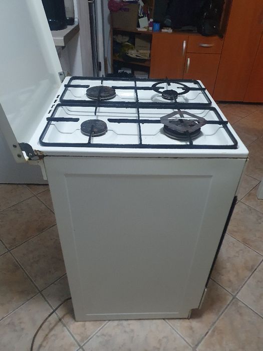 Vând aragaz zanusi cu gril electric