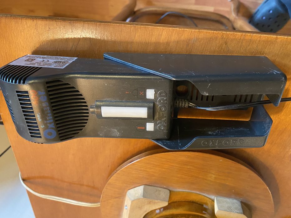 Incarcator pentru accumulator motocicleta