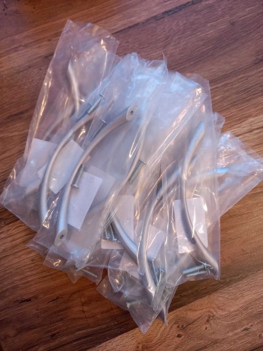 Продавам мебелни дръжки