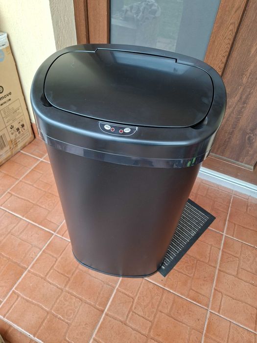 Cos de gunoi automat 68L Majestic Negru
