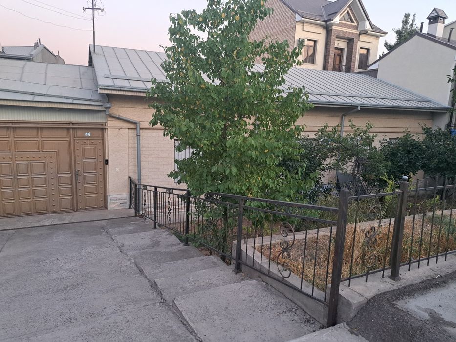 Продаётся свой дом  8 соток на Циолковского  М.Улугбекский  Олтинтепа