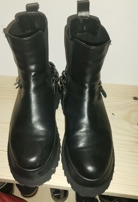 Ghete  din  piele
