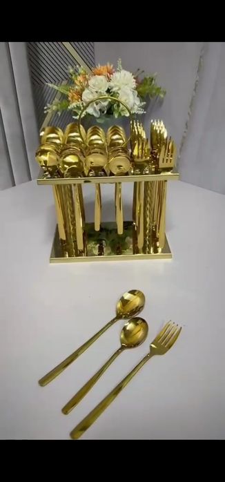 Продам столовый набор новые .