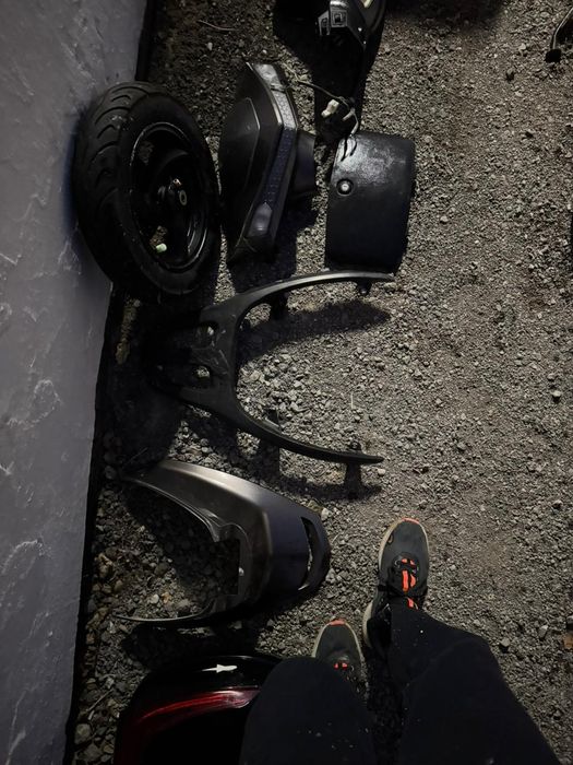 Скутер запчасти   .