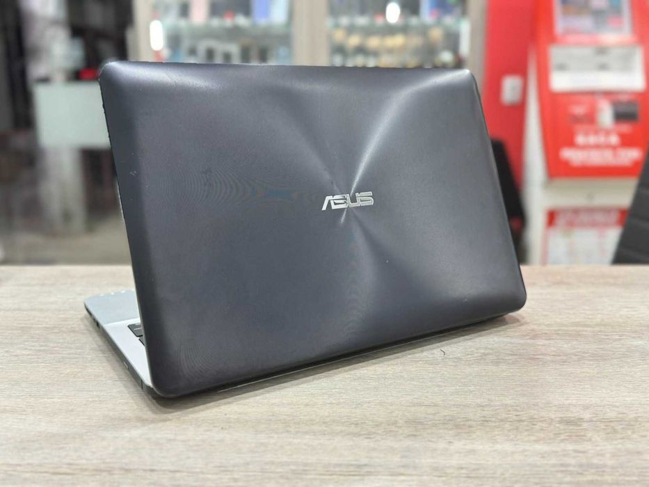 Лаптоп Asus F555L