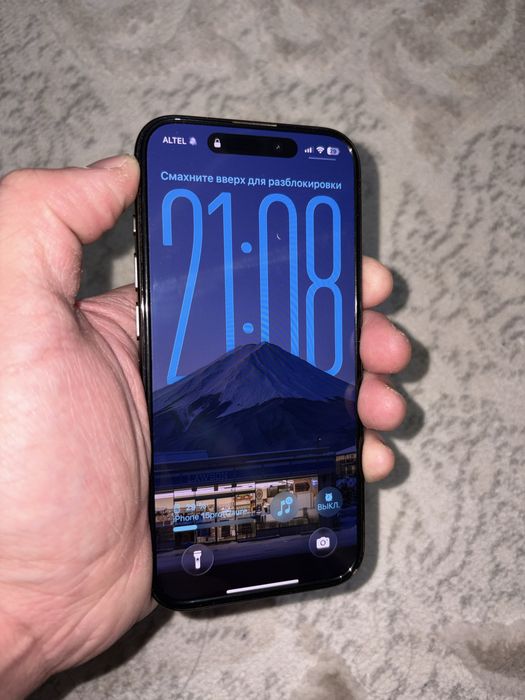 Apple iPhone 15 Pro 128 GB — идеальное состояние