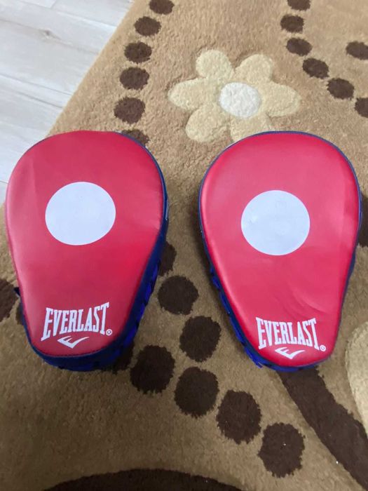 Боксерские перчатки