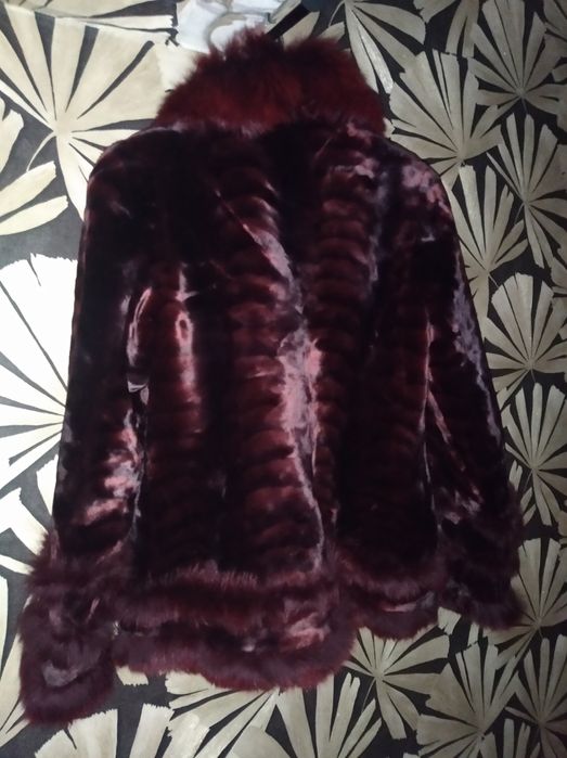 Продам  шубку женскую.  48 -
