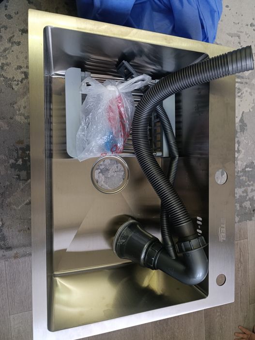 Продам кухонную мойку