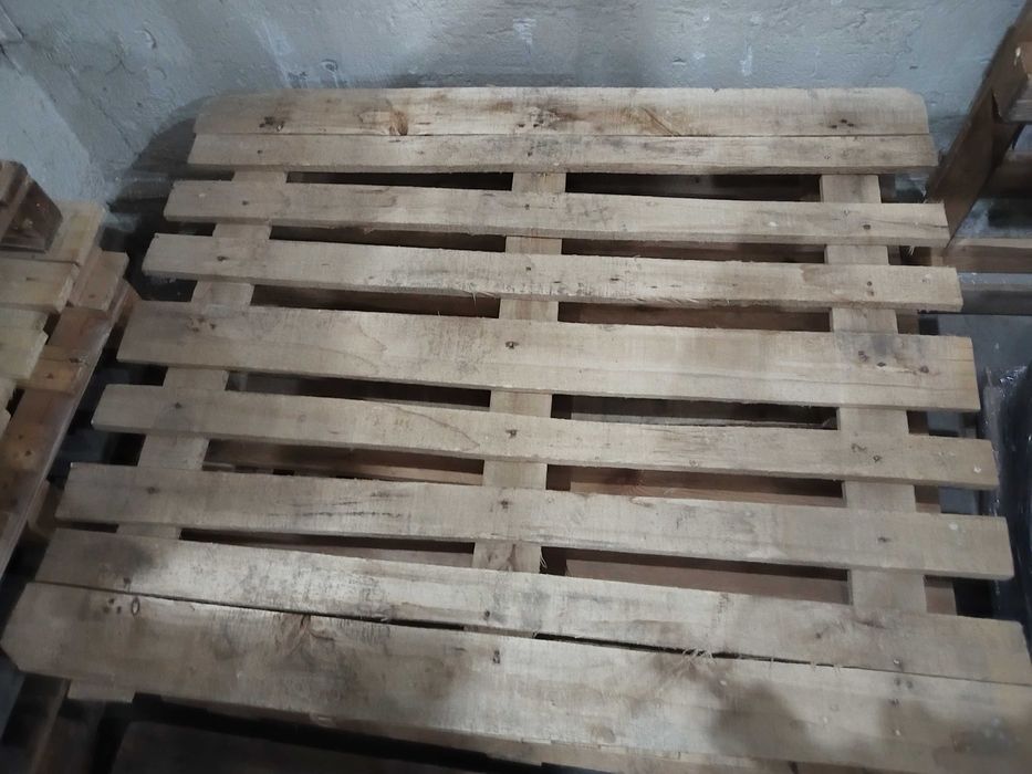 Vând paleti noneuro, urgent.