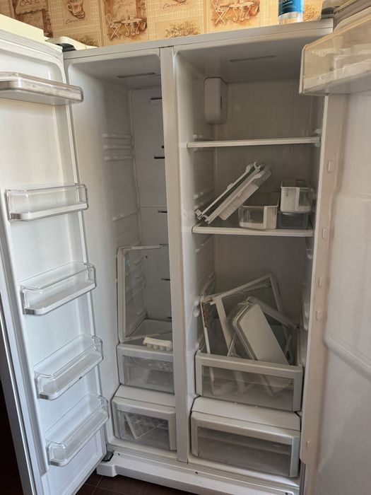 Холодильник Samsung Side by Side