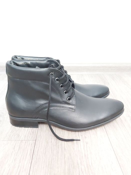 Продам осенние кожанные ботинки.