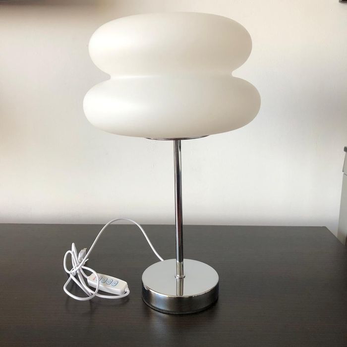 Продам настольную лампу