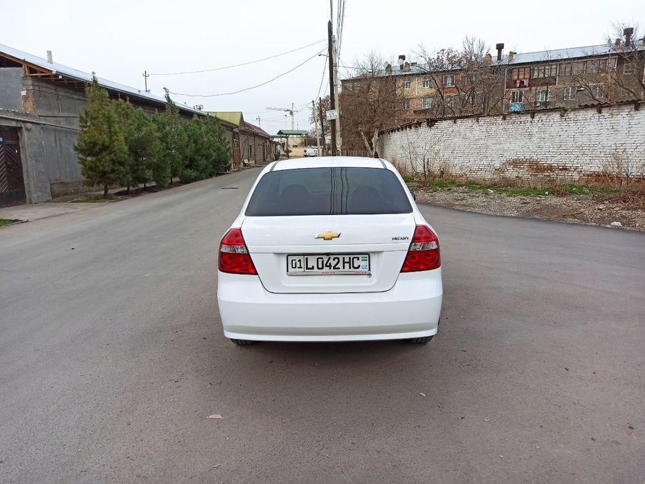 Нексия 3 сотилади