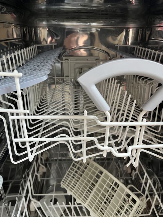 Продавам съдомияална за вграждане 50€