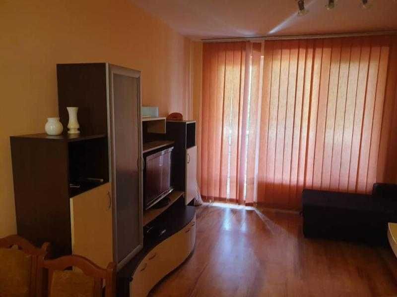 Дава се под наем Двустаен апартамент в Бургас, Център - 60 кв.м за 408 € - Снимка #2
