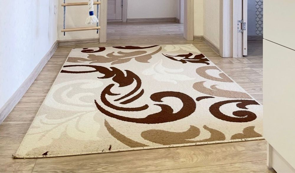 Продам ковер и дорожки.