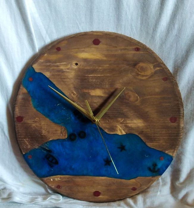 Стенни Часовници от Дърво и Епоксидна Смола