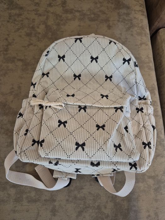 Бежова раница с панделки