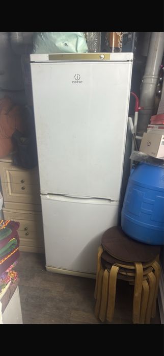 Холодильник Indesit в хорошем состоянии