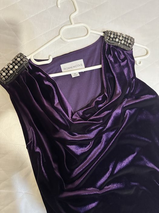 Дамски рокли различни модели