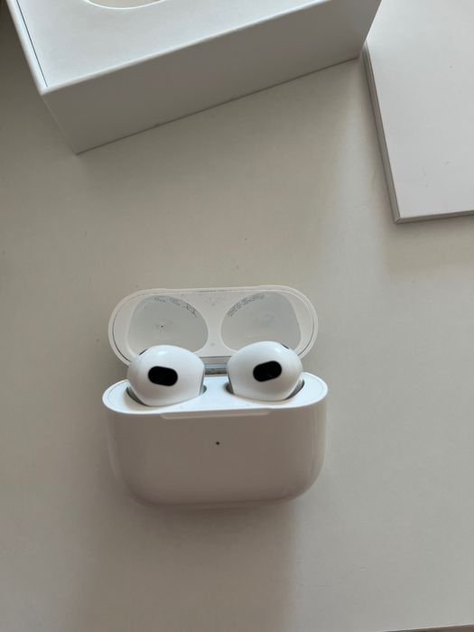 Продавам слушалки AirPods 3