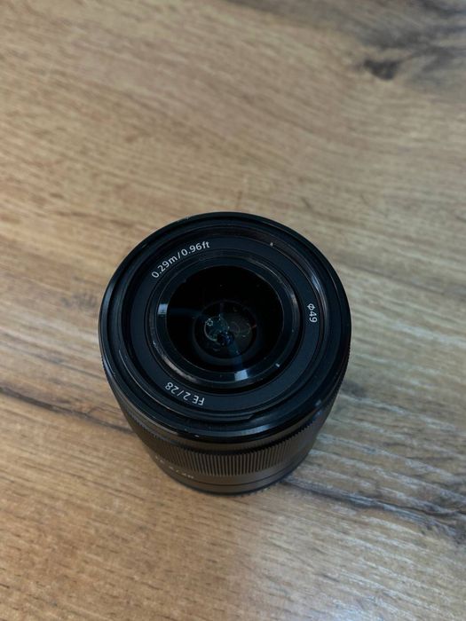 Объектив Sony Sel28F20
