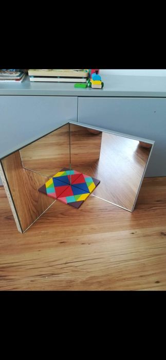 Oglinda cu reflexii.