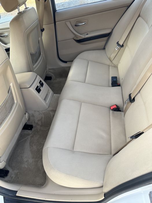 Curatare auto,canapele, saltele prin injectie-extractie