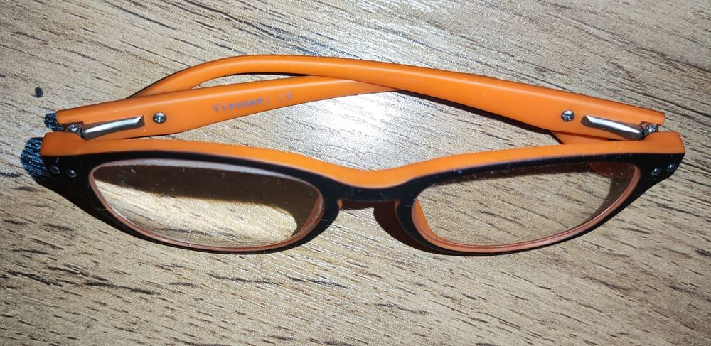 Очки фирменные детские для зрения. Футляр.