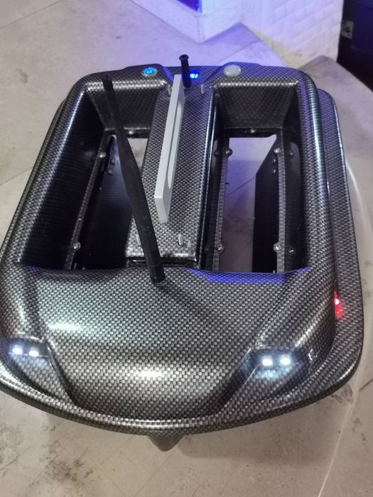 Лодка за захранка  Phantom