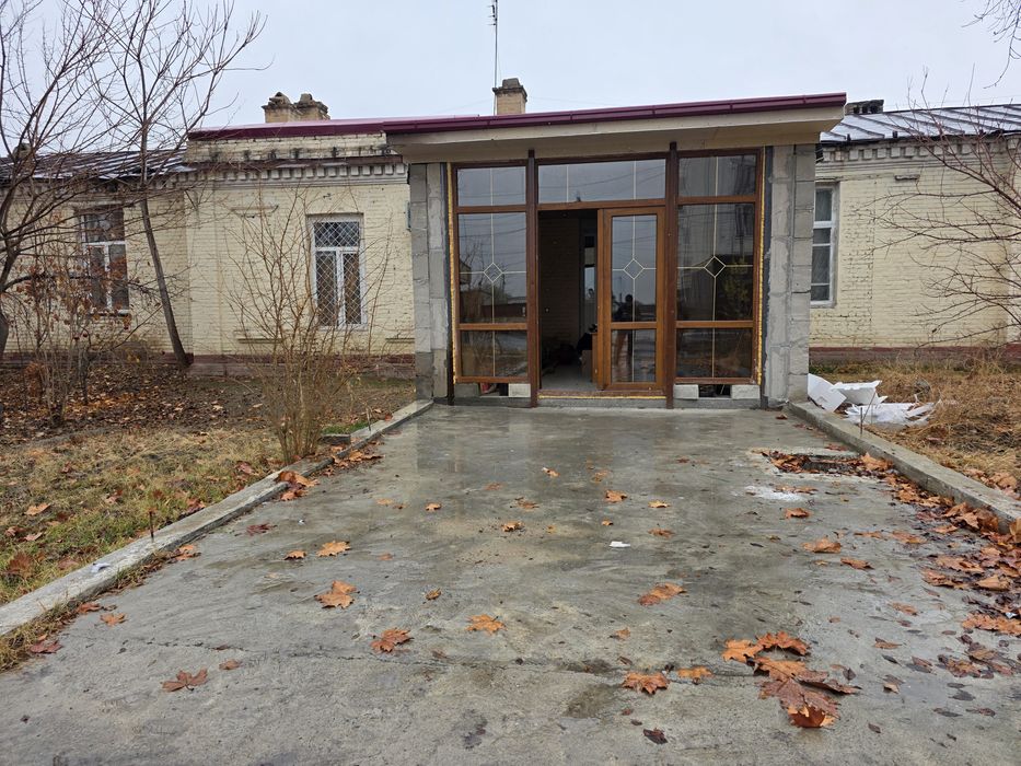 Аэропорт вайида 2 су'тик ховли сотилади.