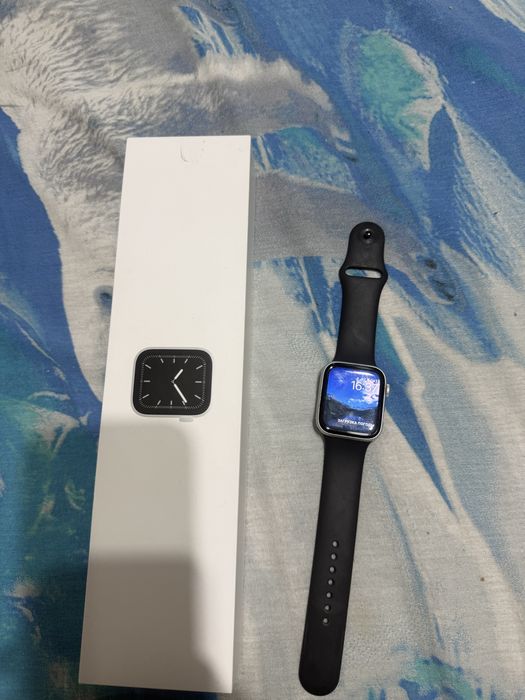 Продам Apple Watch 5