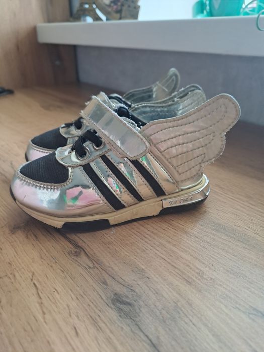 Продам детские обуви кроссовки сандали