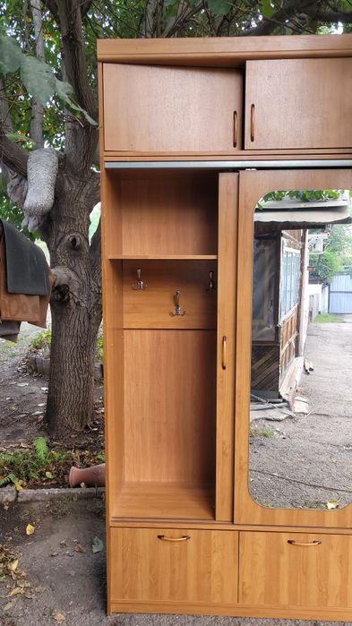 Продам шкаф в коридор