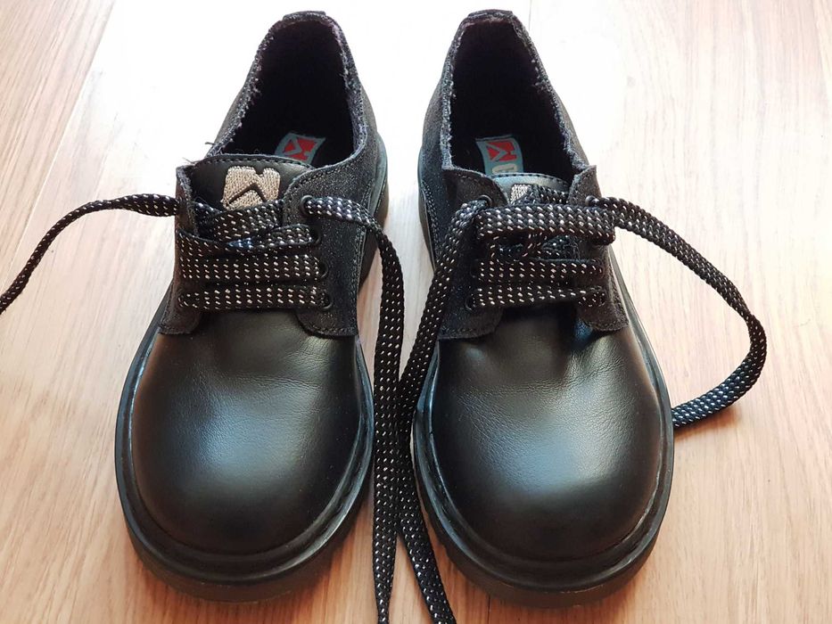 Pantofi negri din piele pentru copii marimea 31 Nou