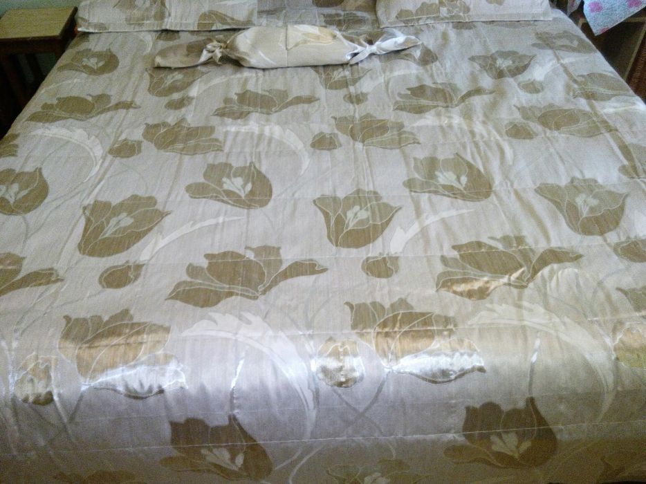 Продам новое покрывало на постель