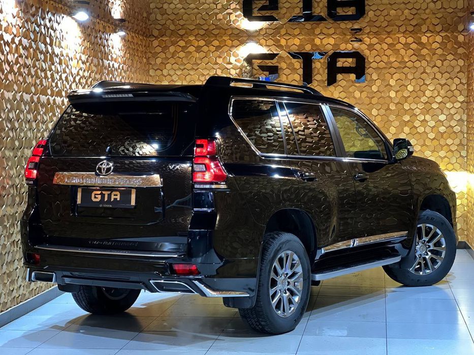 Tayota land cruiser Prado