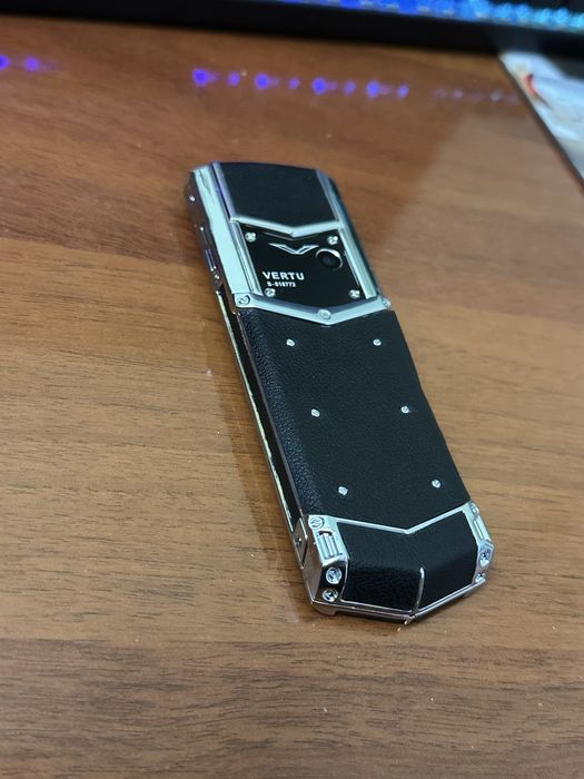 Vertu (Black-Silver)