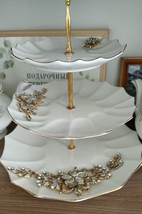 Продаеться 3х ярусная этажерка